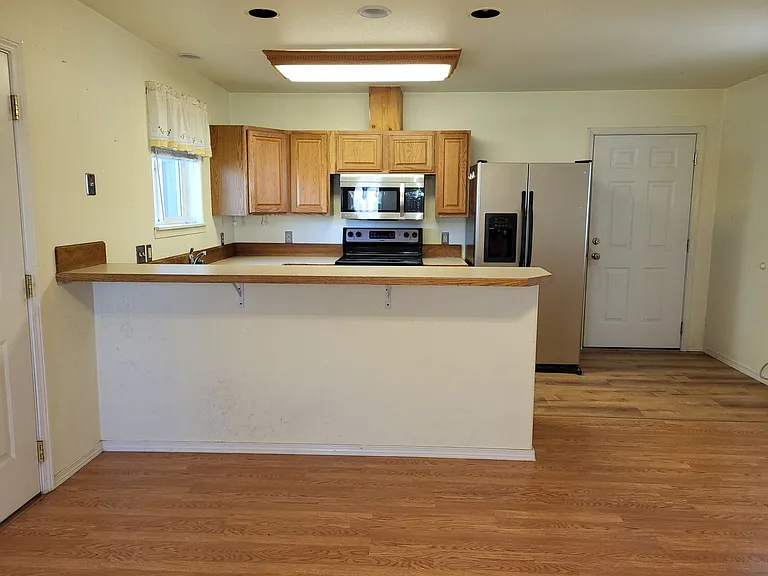 1872 Alder Ave #A & B — Photo 4