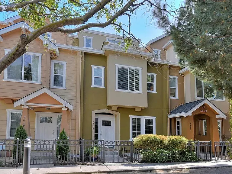 2218 Woodberry Ln — Photo 1