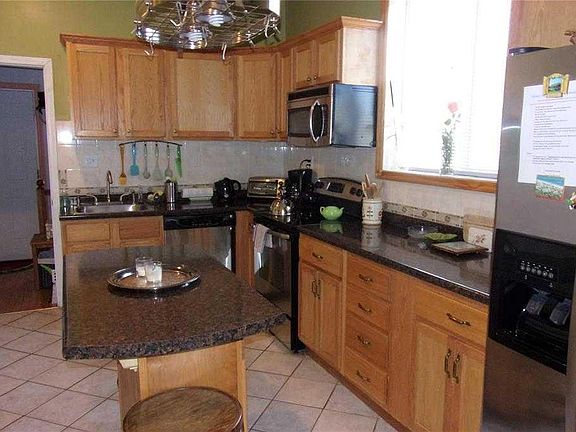 2nd image of 805 Erskine Ave