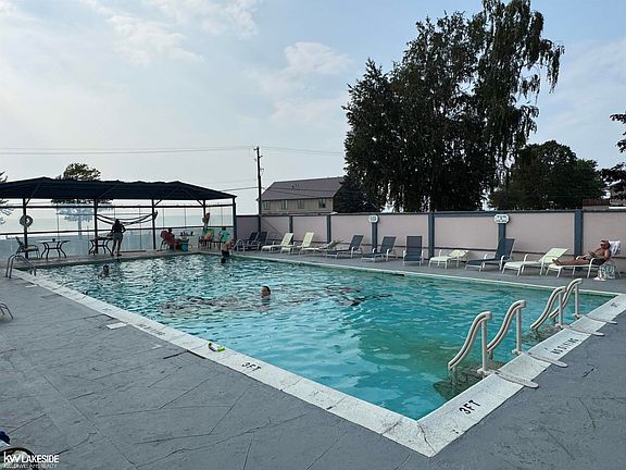 4th image of 6024 Port Austin Rd #4
