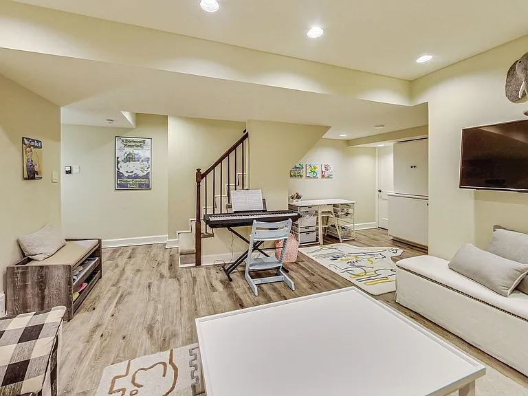 4831 Calvert St NW — Photo 34