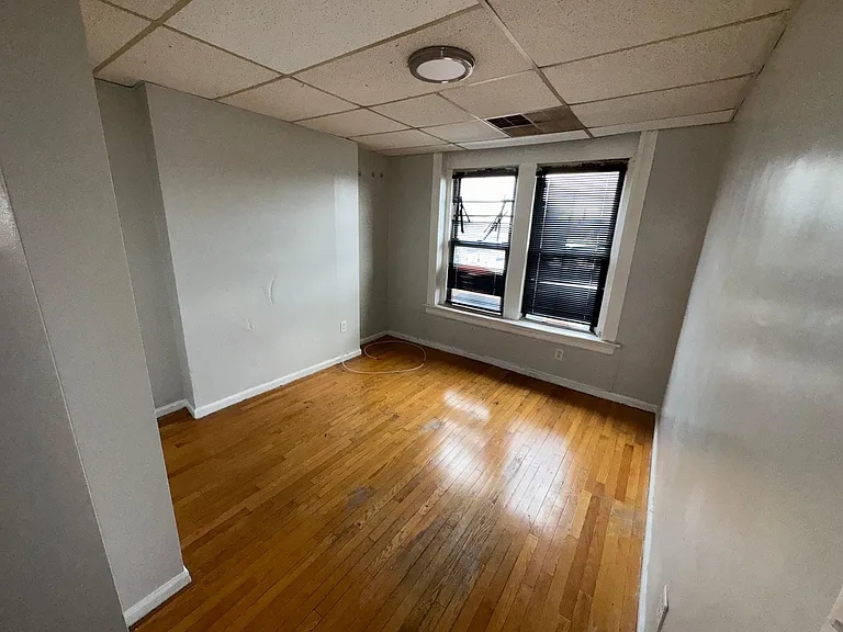84 2nd St #5 — Photo 4