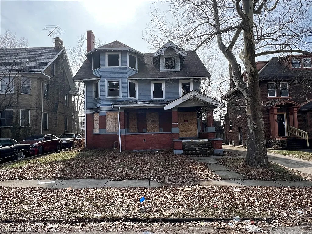 1822 Farmington Rd photo 1