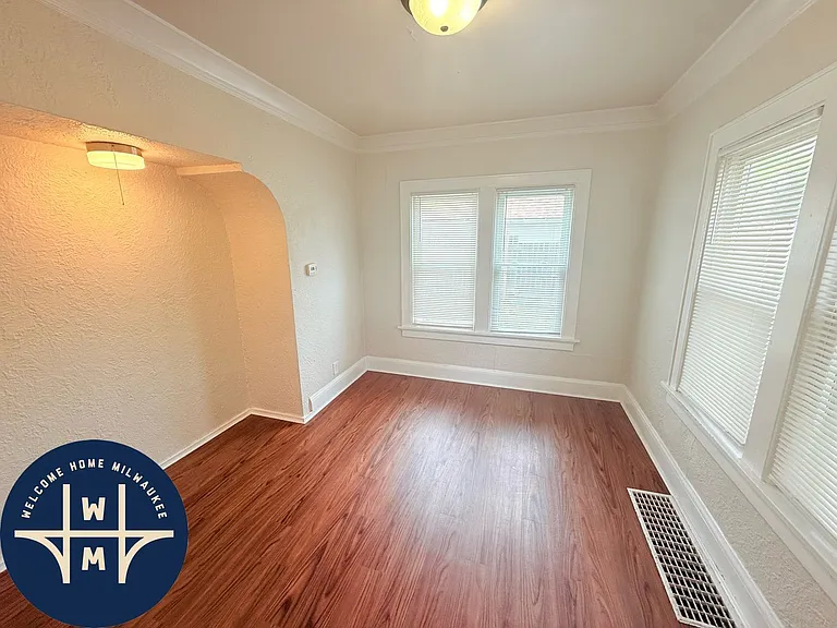 221 W Ring St — Photo 4