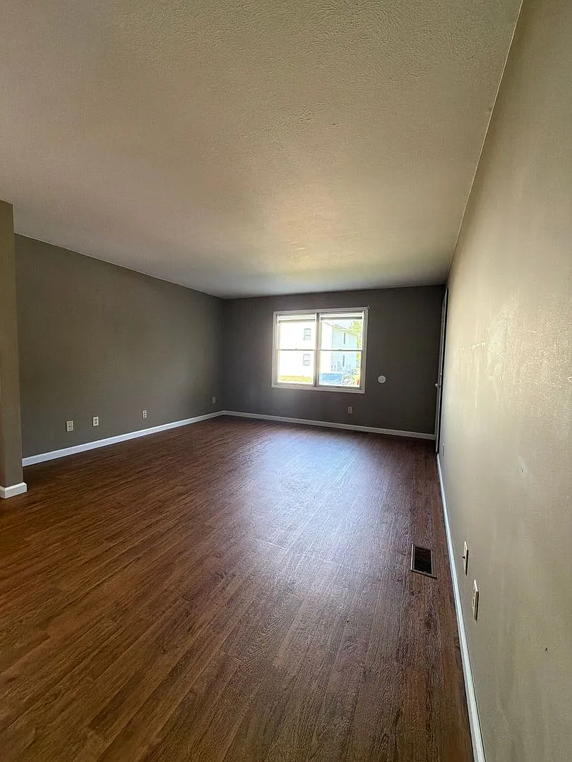 218 Stonewall Court — Photo 3