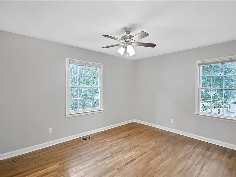 1877 Sumter St NW — Photo 15