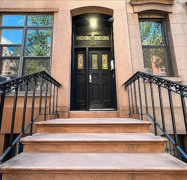 444 W 51st St #F3 — Photo 12