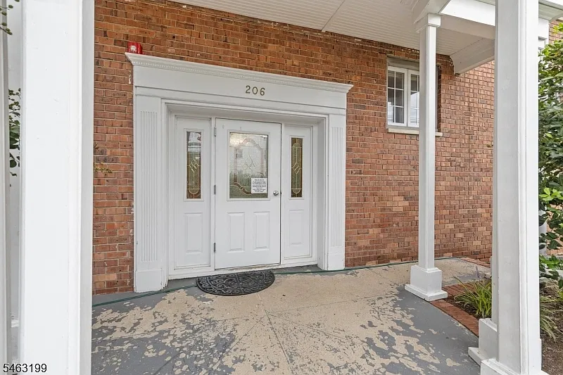 206 Main St — Photo 3