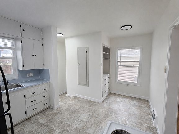 2nd image of 2215 W Idaho St