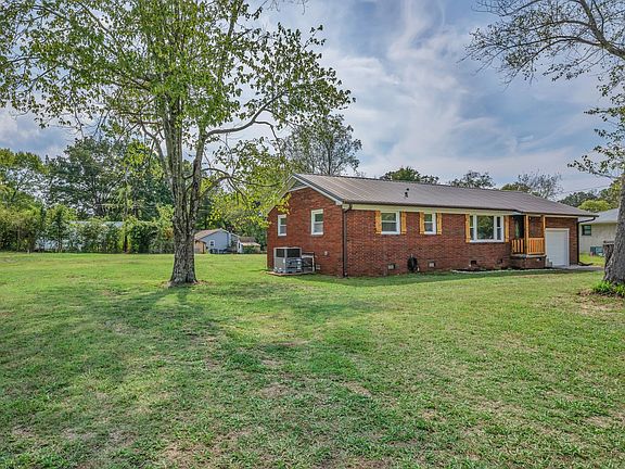 3rd image of 144 Park Cir