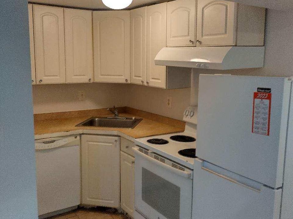 2nd image of 1317 Queen St NE APT B