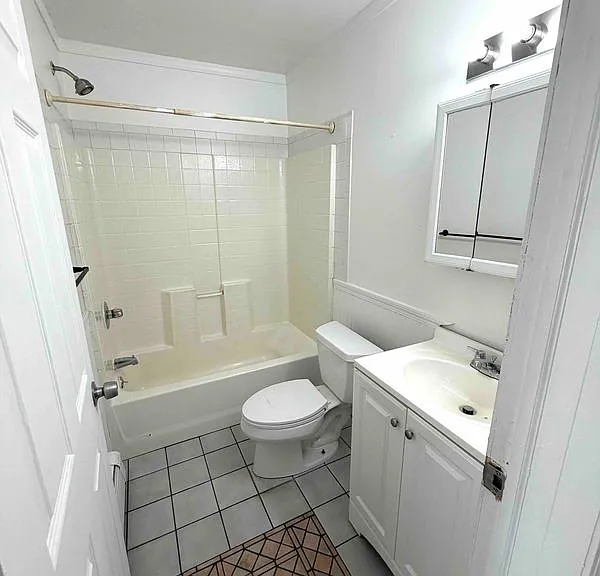 220 Broad St #A — Photo 2