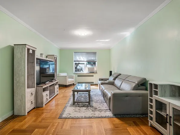 99-45 67th Rd #218, Forest Hills, NY 11375