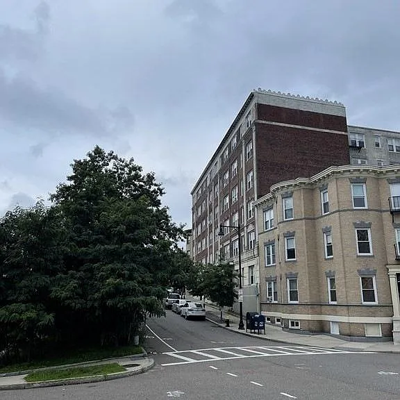 Commonwealth Ave — Photo 1