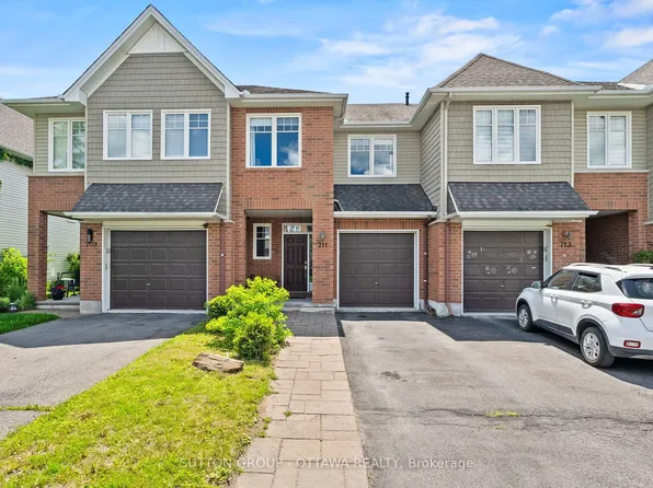 711 Hazelnut Cres, Ottawa, ON K1T 0K1