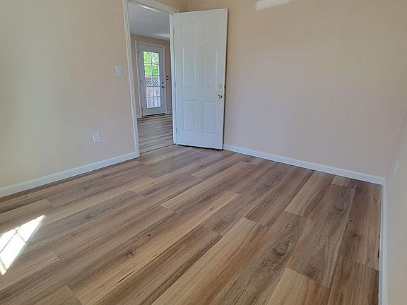 2nd image of 407 Vaughn Ave #0