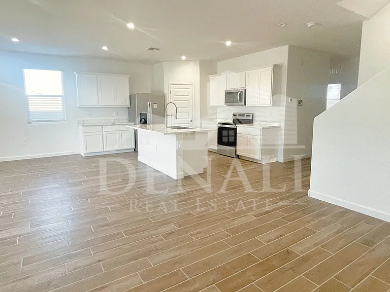 2760 W Stradling Ave — Photo 5
