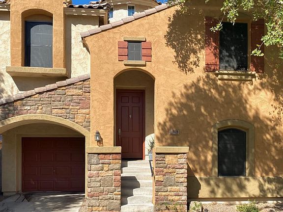 5th image of 3023 S 101st Dr