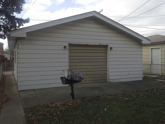3rd image of 3836 Highland Ave