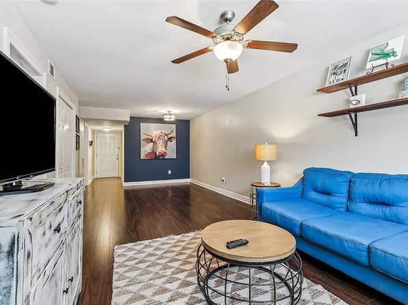500 Lake Marina Ave APT 220, New Orleans, LA 70124