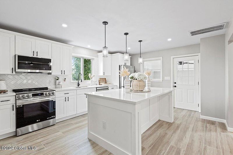 4th image of 621 New Salem Road