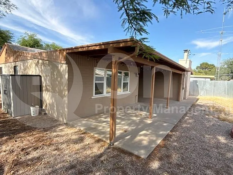 1002 E Simmons St — Photo 29