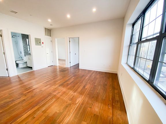 4th image of 648 Evergreen Ave APT 2