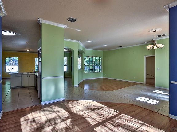 4th image of 11 White Deer Ln