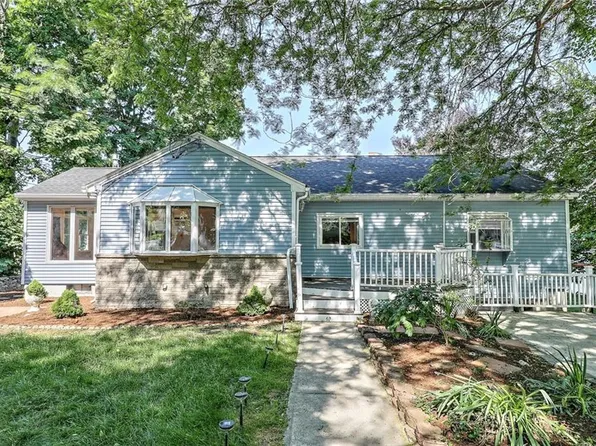 56 Ocean Ave, Warwick, RI 02889