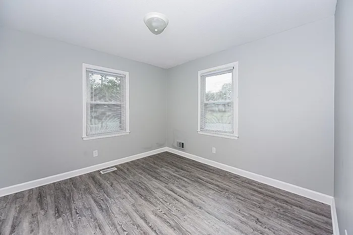 21 Newport Dr — Photo 9
