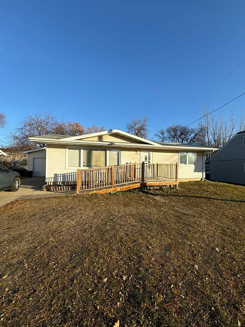 3 Bedroom House! — Photo 1