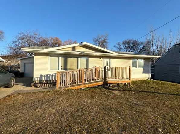 820 2nd Ave SW, Minot, ND 58701