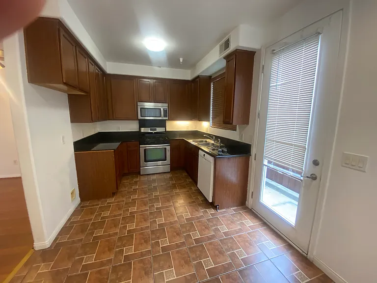 9635 Woodman Ave #16 — Photo 4