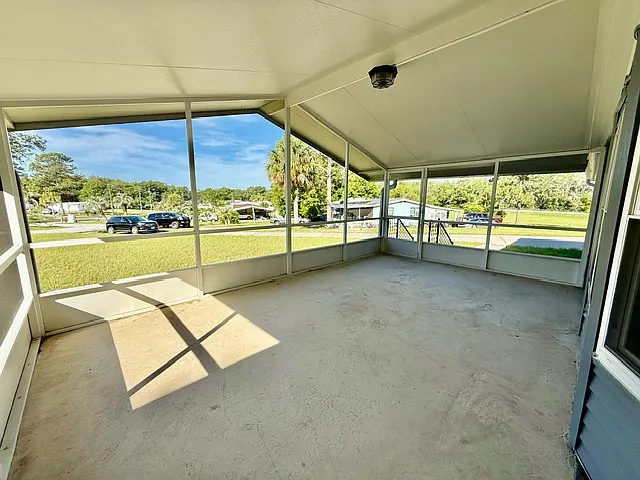 470 Hilltop Ct — Photo 3