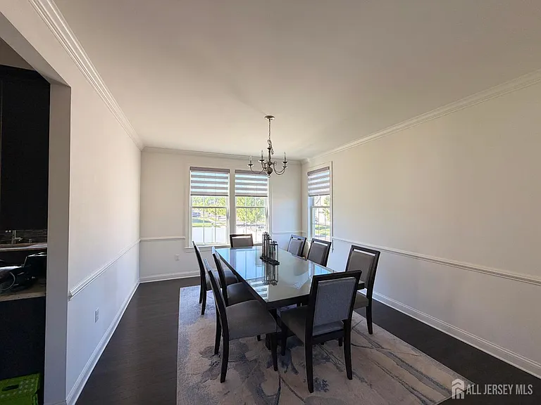 47 Thomas Dr — Photo 6