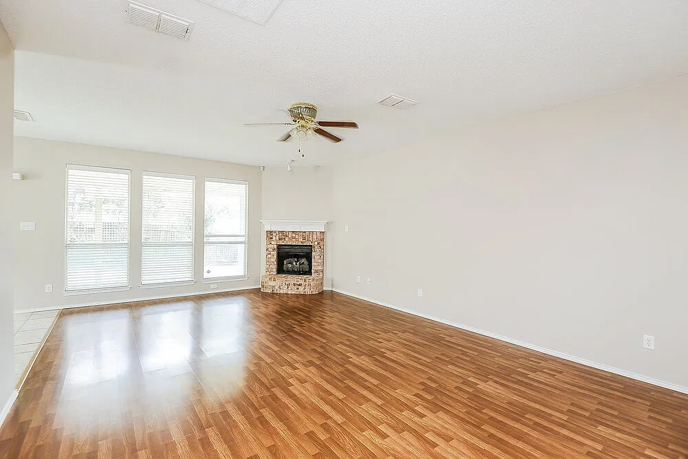 3 bed, 2.5 bath, 1892 sqft, $2,285 — Photo 4