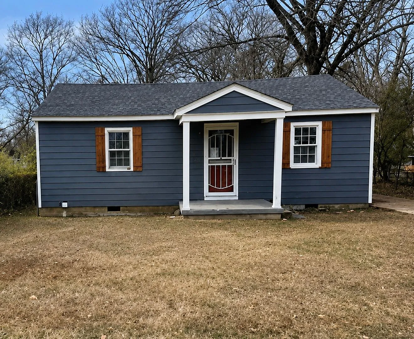 Newly Renovated 2 Bedroom / 1 Bathroom Home Available Now! — Photo 1