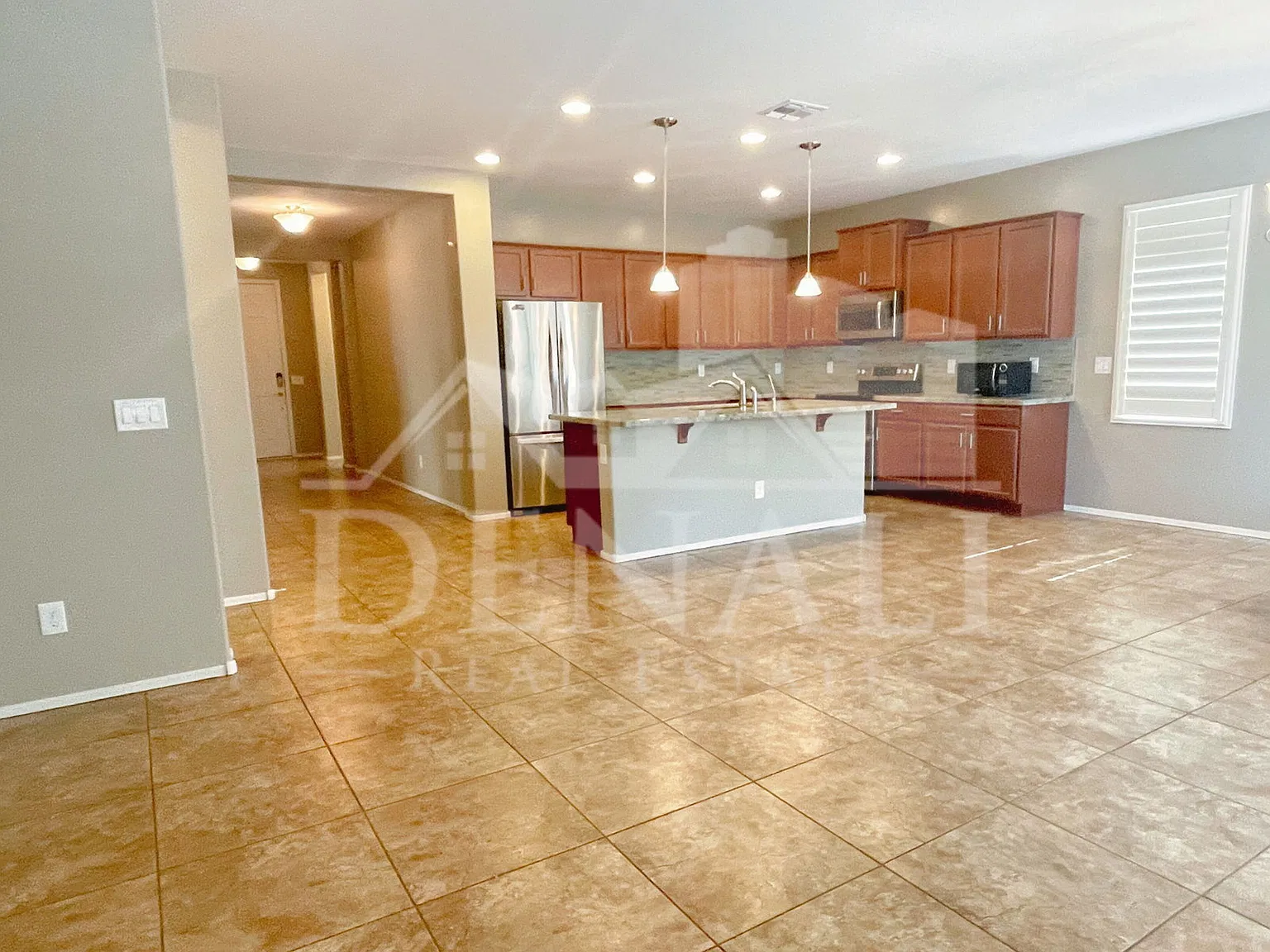 3 bed, 2.0 bath, 1828 sqft, $1,995 — Photo 3