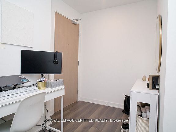 5th image of 125 Blue Jays Way #1905
