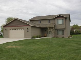 105 Taylor Cir, Le Sueur, MN 56058