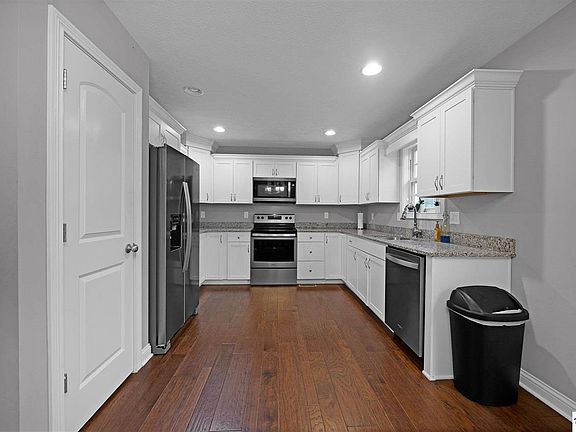 5th image of 104 Clair Ct