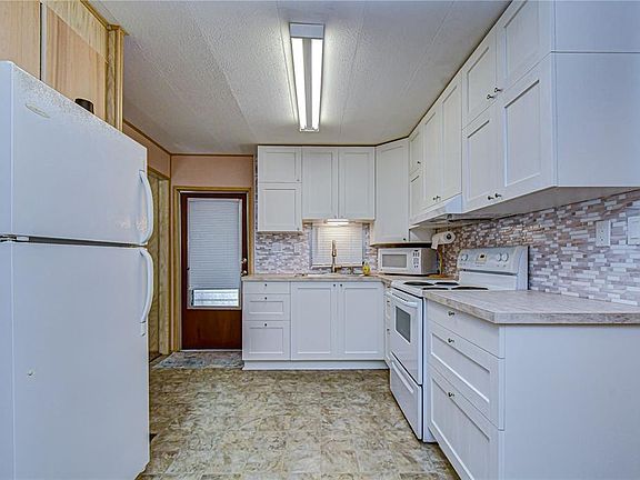 4th image of 6128 Ridgewood Dr