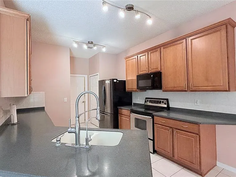 4712 Mapletree Loop — Photo 6