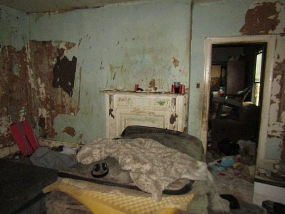 5th image of 910 Laurel St