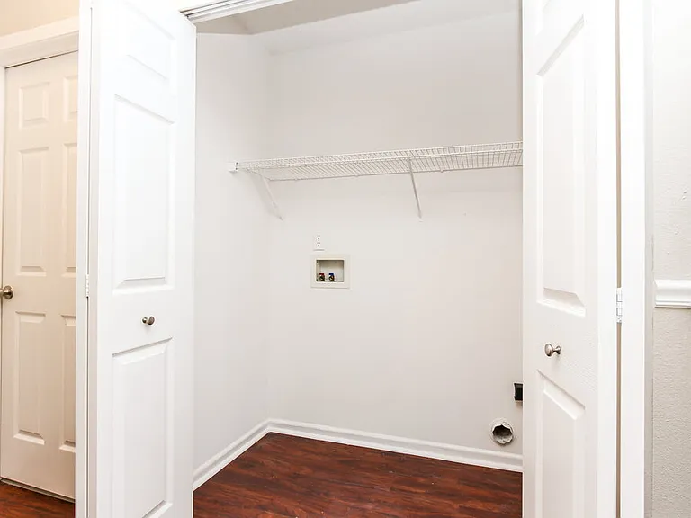 2425 Woodmont Ct — Photo 11