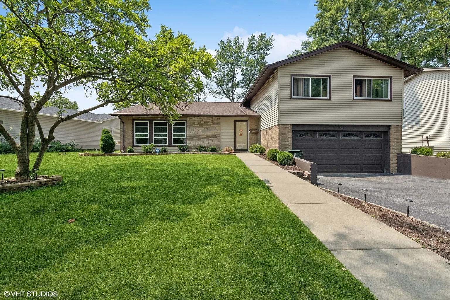 2705 Larkspur Ln photo 1