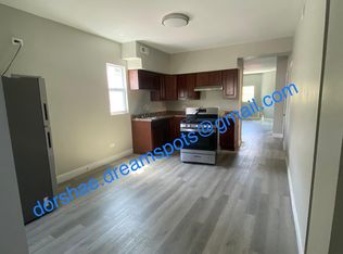 8813 S Escanaba Ave #2L, Chicago, IL 60617