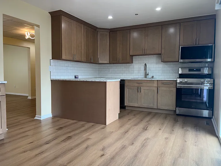 852 Jamestown Rd — Photo 5