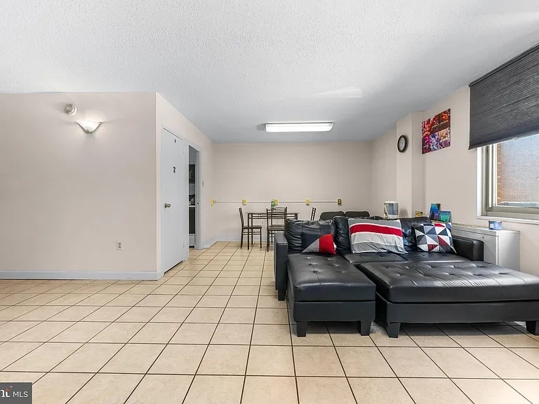 1 E University Pkwy #106 — Photo 3