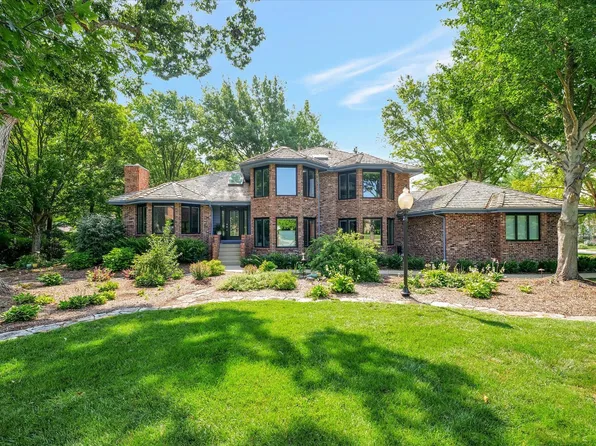 1210 Oak Creek Rd, Mahomet, IL 61853